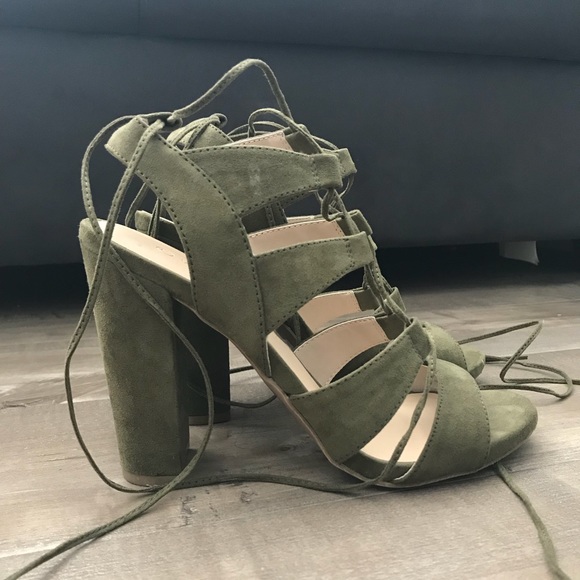 Heels - Picture 2 of 2